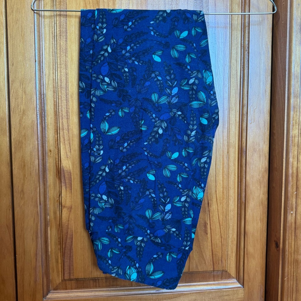 LuLaRoe Blue Leaf Pattern Leggings